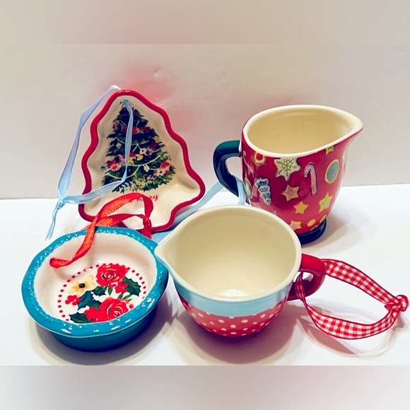 Festive Pioneer Woman Ornaments Holiday Measuring Set with Tree Design - Picture 1 of 12